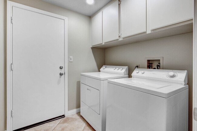 Building Photo - 3 Bed 2 1/2 Bath | 2 Story Home Lactated in Chapparrosa Park, Palisades, Laguna Niguel