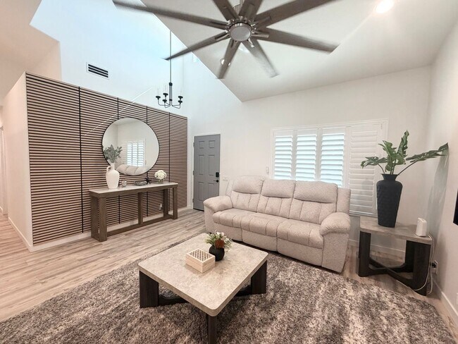 Building Photo - AVAILABLE NOW!! GORGEOUS 4 Bedroom 2 Bathroom Home in La Quinta.