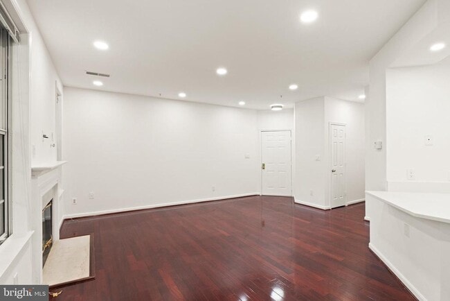 Building Photo - 1324 Garden Wall Cir
