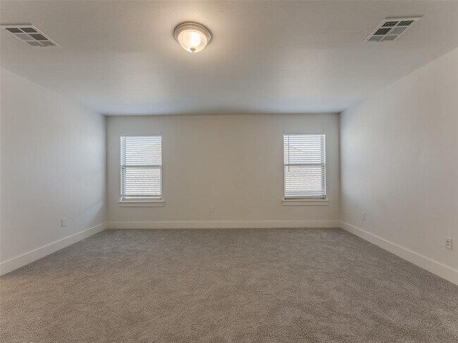 Building Photo - 1325 Monterey Dr