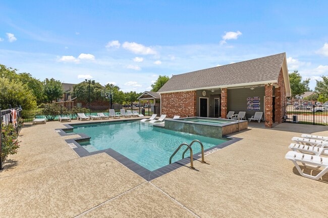 Building Photo - 3 Bed Available at Waterwood Townhome Complex!