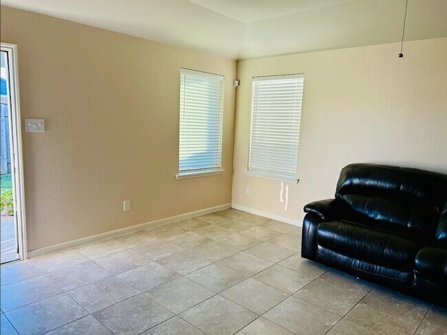 Building Photo - 21423 Holly Heights Rd