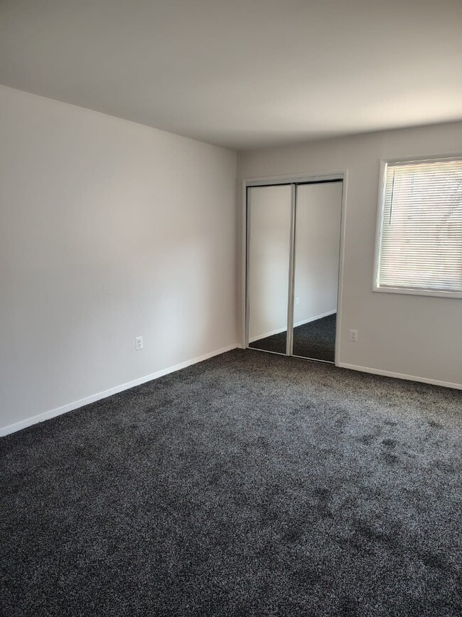 Building Photo - Beautiful and Spacious 2 Bedroom Apartment for Rent!