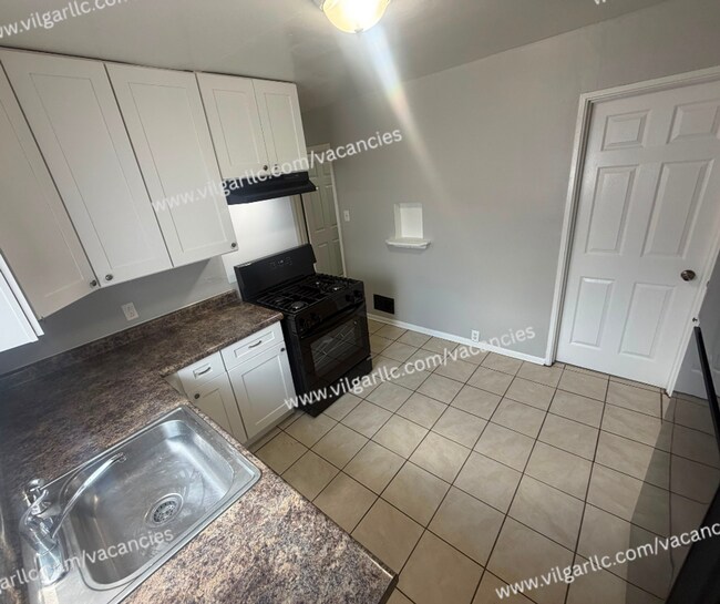 Building Photo - Newly updated 5 Bedrooms, 2- Bathroom Home