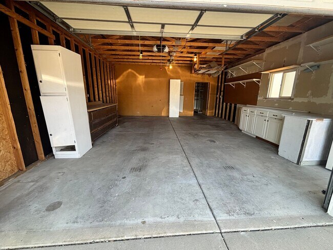 Building Photo - 886 S Dante Dr
