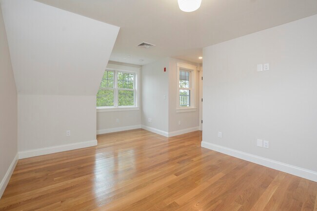 Building Photo - 160 Katherine Lee Bates Rd