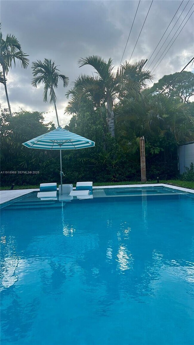 Building Photo - 1435 SW 16th St