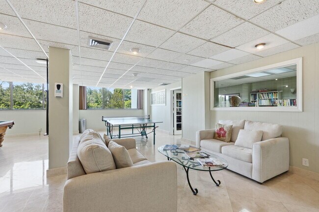 Building Photo - 5600 N Flagler Dr