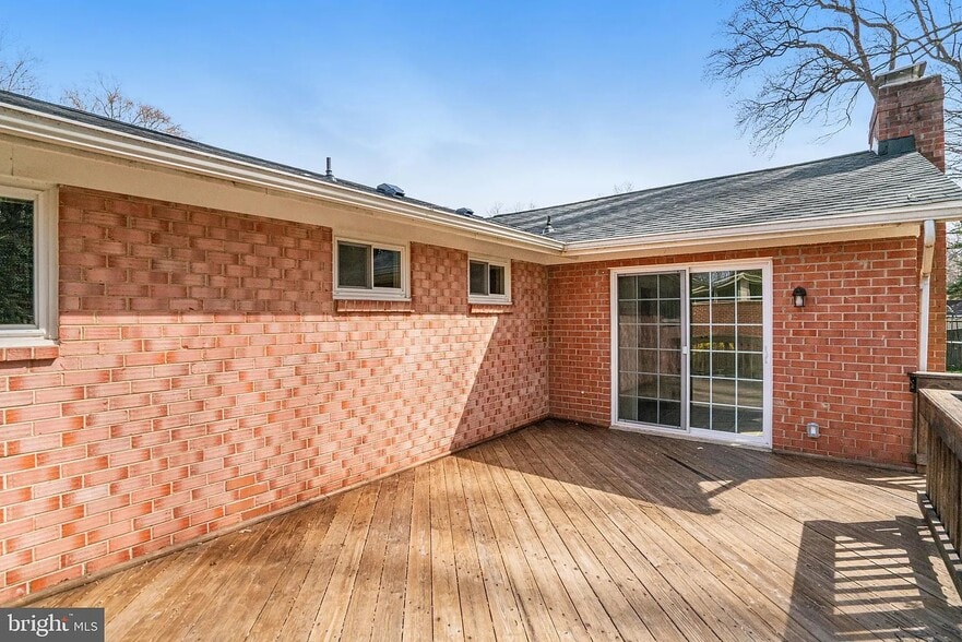 Building Photo - 8651 Cromwell Dr