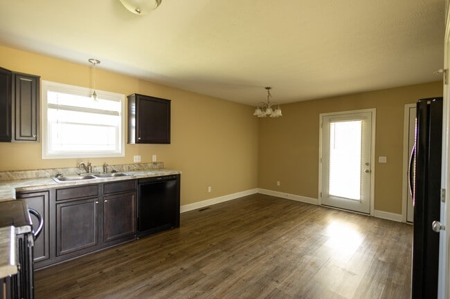 Building Photo - 328 Fairbanks Ave