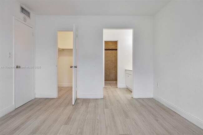 Building Photo - 4900 NW 79th Ave
