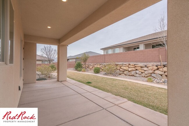 Building Photo - Pet Friendly 4 Bedroom Little Valley Home ...