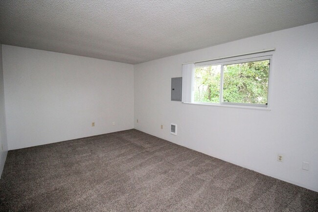 Building Photo - 5704 SW Beaverton Hillsdale Hwy