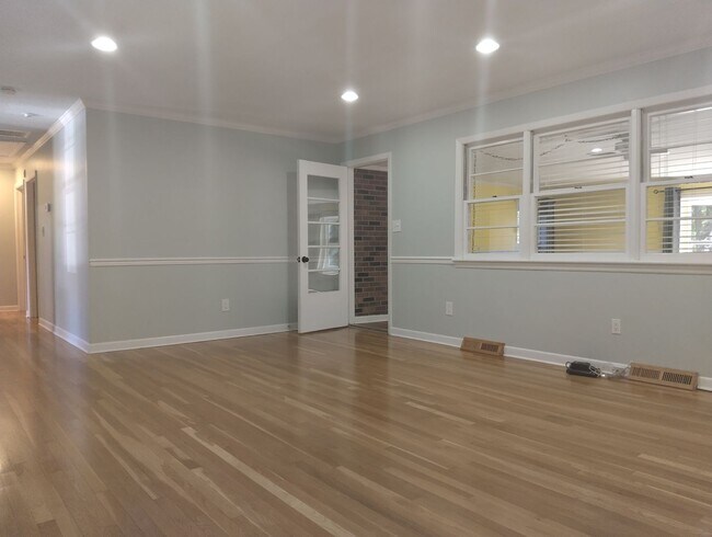 Building Photo - 13 Bosch Ln