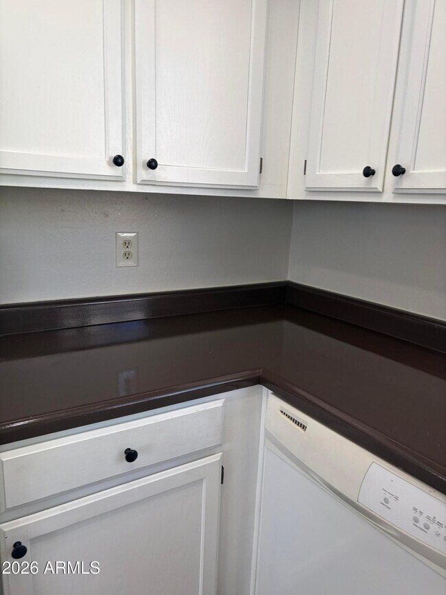 Building Photo - 930 N Mesa Dr