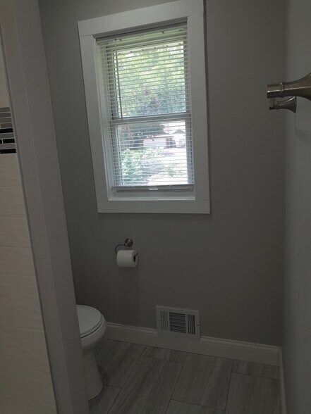 Building Photo - 15423 Trillium Cir