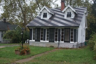 Building Photo - 2646 Terrace Ln