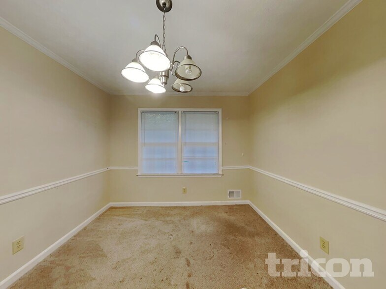 Building Photo - 832 S Deshon Rd