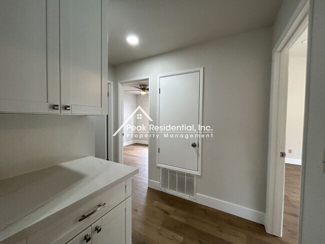 Building Photo - 7400 Martignetti Ct