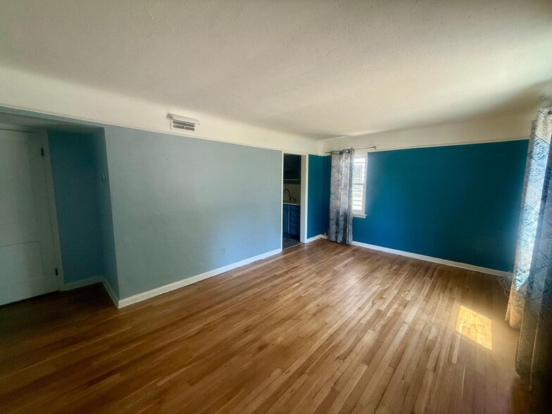 Building Photo - 23861 Colbourne Rd