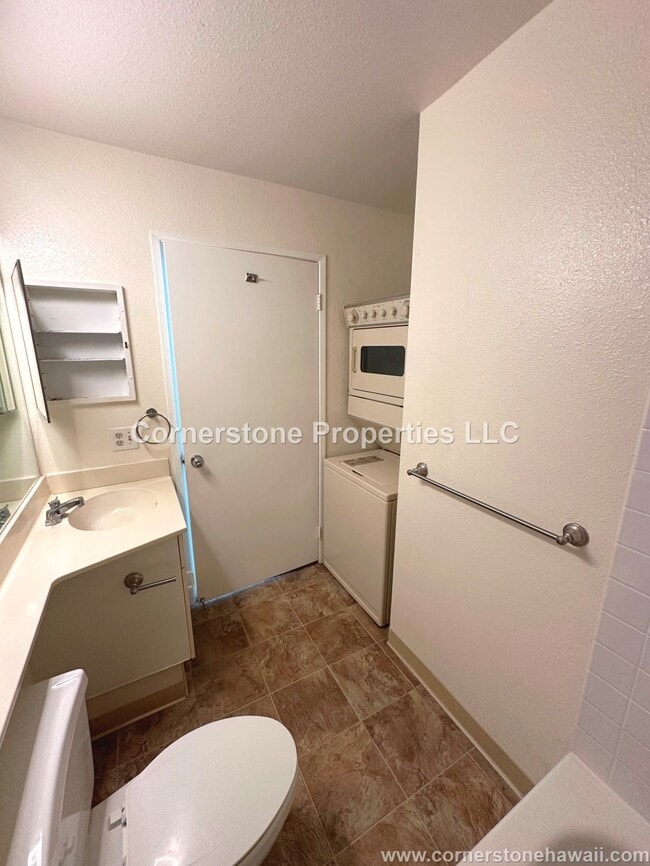 Building Photo - 94-638-533 Lumiaina St