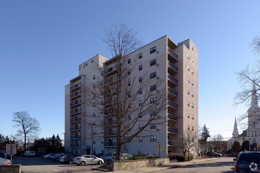 Building Photo - Hancock Court Apartments (Subsidized Elderly)