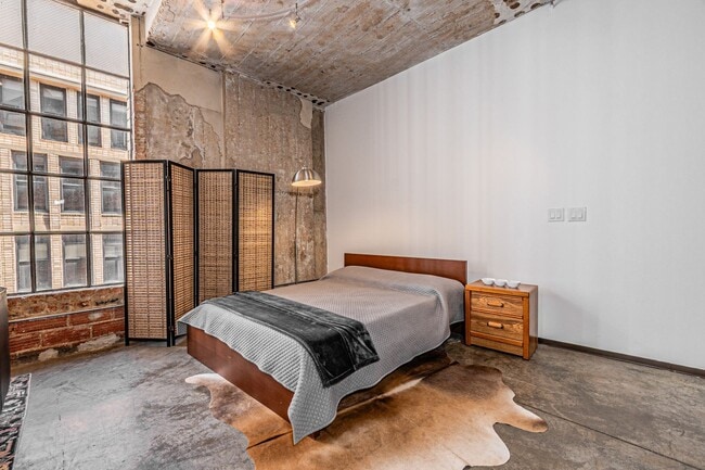 Building Photo - Modern Studio Loft for Rent in Downtown Da...