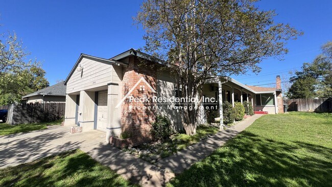 Building Photo - Charming Arden Area 2bd/1ba Duplex!