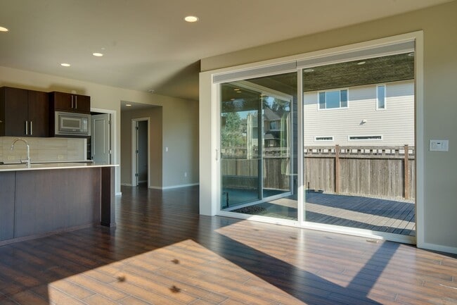 Building Photo - Luxury Oakleigh MainVue Home