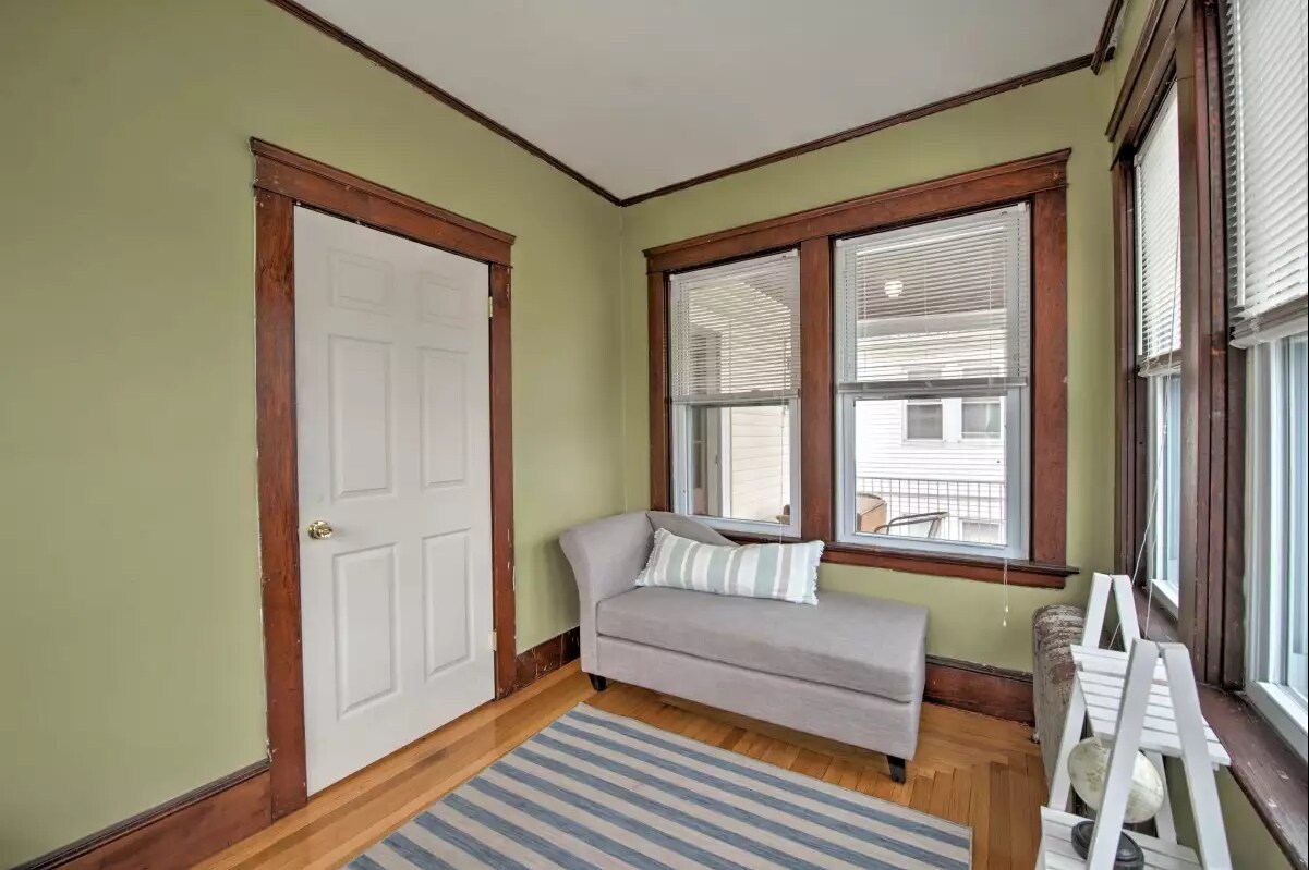 Building Photo - 36 Pembroke Ave