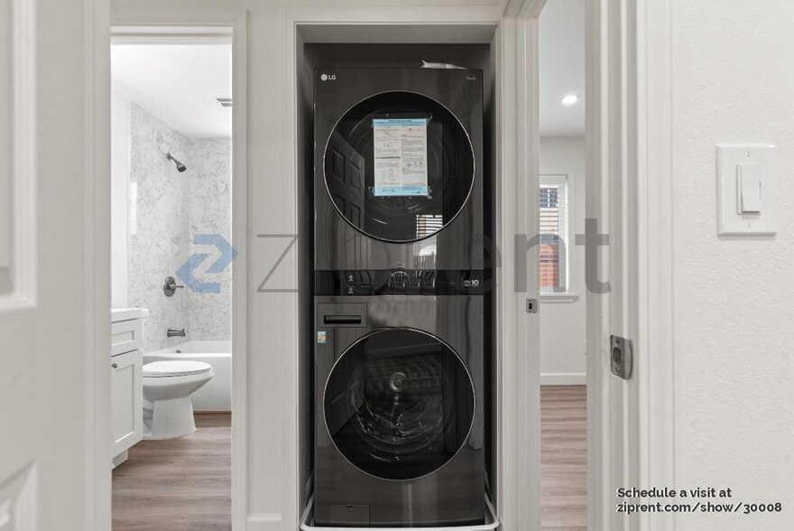 Building Photo - Unit