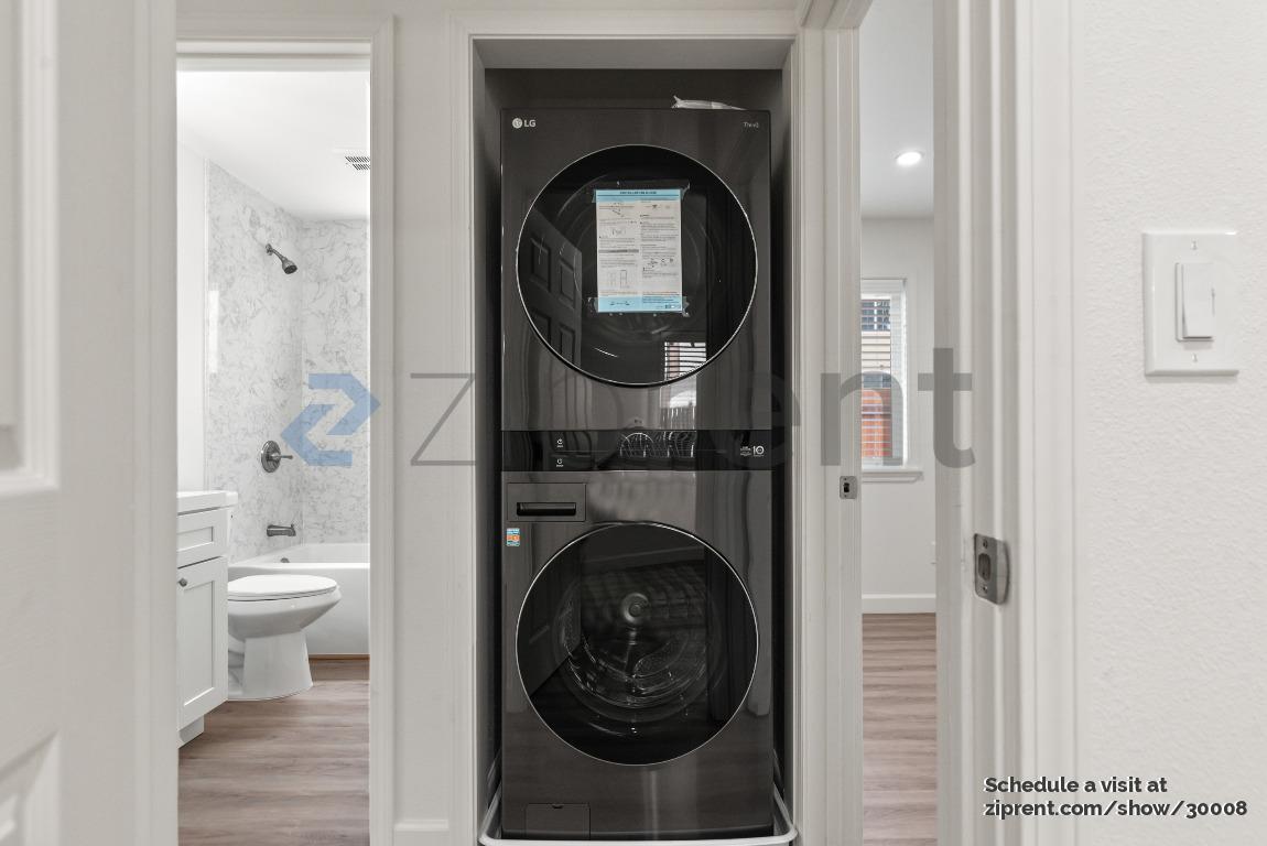 Building Photo - Unit