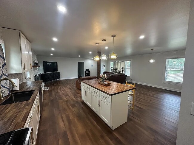 Building Photo - 10310 Picadilly Ln SW