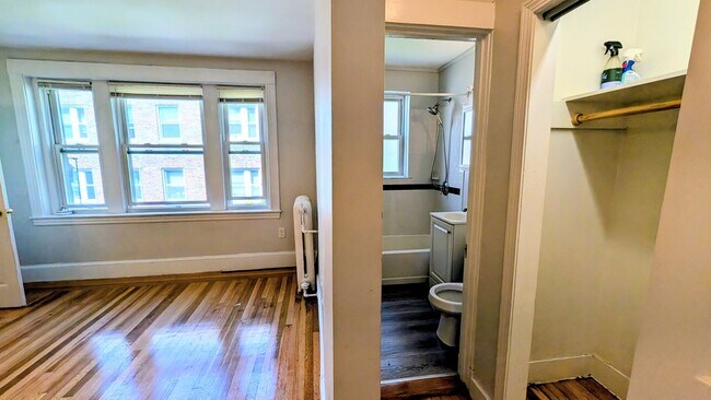 Building Photo - Great Deal Avail Now - 2-bed, 1-Bath