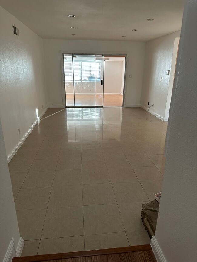 Building Photo - 503 S Vicki Ln