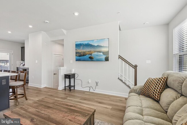 Building Photo - 133 Woodgate Cir