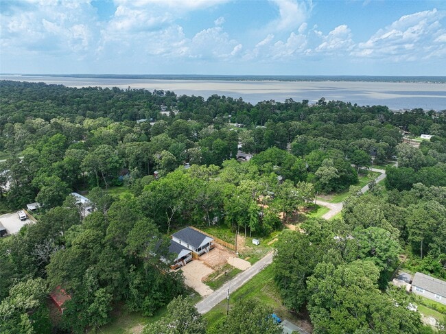 Building Photo - 210 Canary St