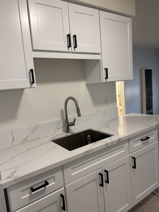 Building Photo - 7010 Jordan Ave