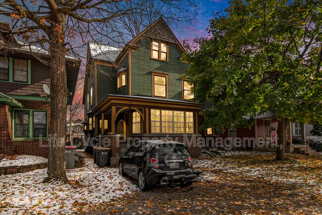 Building Photo - 354 Richard Terrace SE