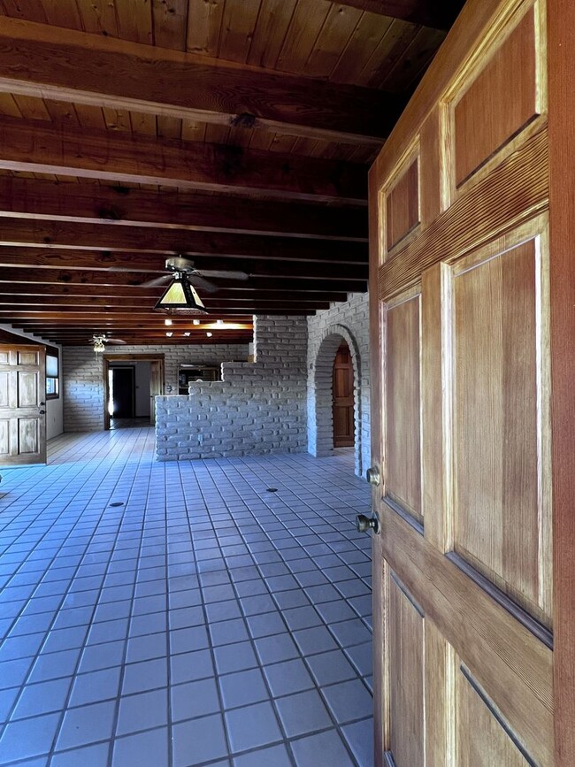Building Photo - 5 Oriente Ct