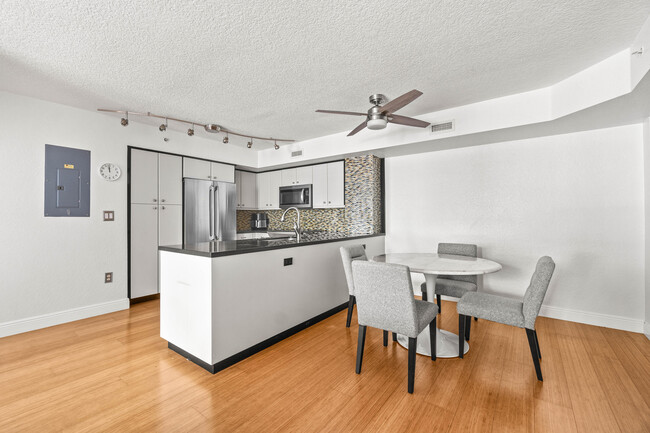 Building Photo - 1801 N Flagler Dr