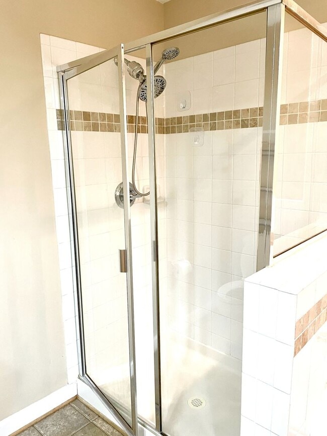 Building Photo - Beautifully Maintained Home in the Heart o...