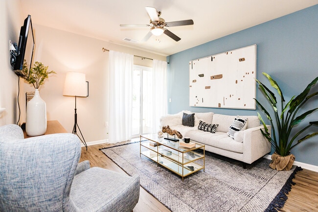 Building Photo - Settler's Landing