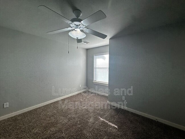 Building Photo - 17604 Sunny Hollow Rd