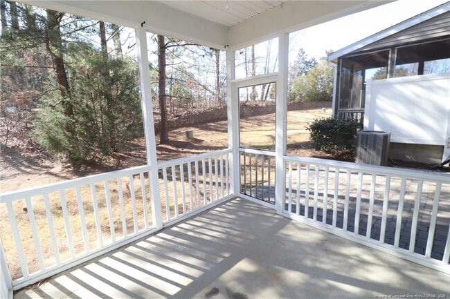 Building Photo - 208 Kylemore Cir