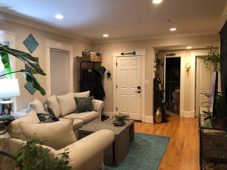 Open Living Area - Family Room - 147 Hudson St