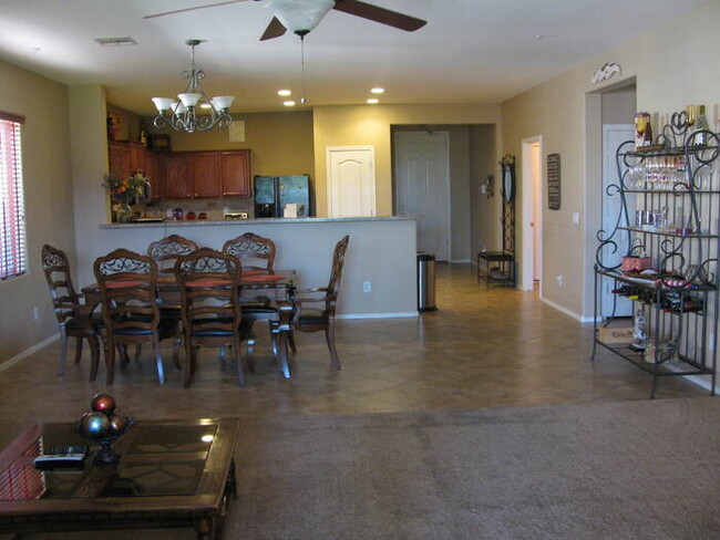 Building Photo - Great Vistancia Home!