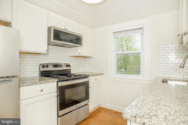Building Photo - 301 Adams St