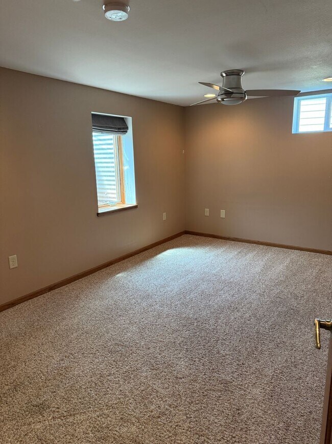 Building Photo - 4 Bedroom 3 Bath Home for Rent