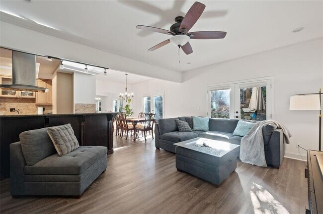 Building Photo - 5120 Chemin De Vie NE